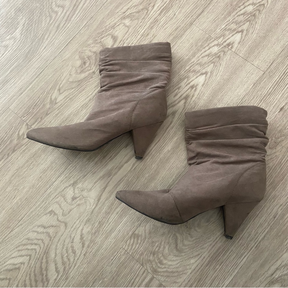 Brown Heeled Boots with Chunky Heel and Slouchy Design